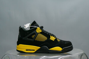 Jordan 4 Retro Thunder (2023)