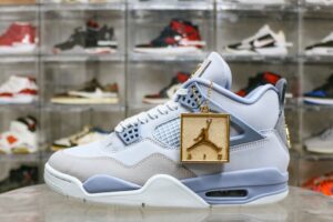 Air Jordan 4 UNC University Blue PE 2025